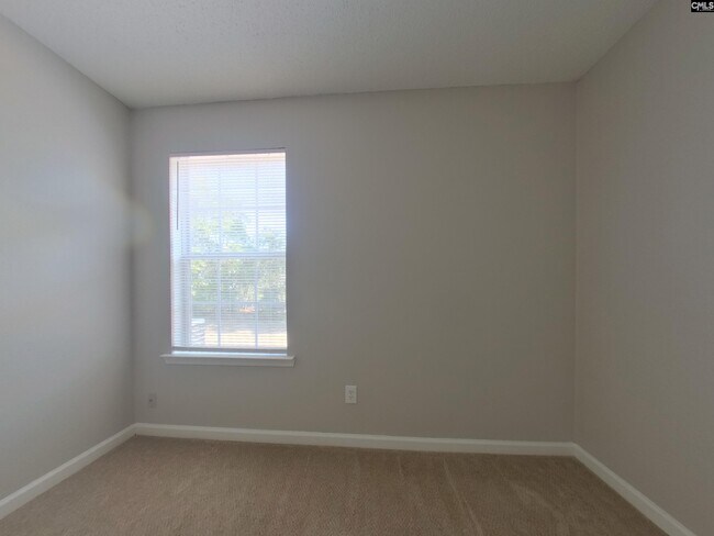 Building Photo - 429 Legend Oaks Dr