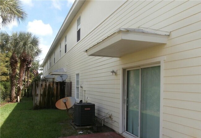 Building Photo - 4216 Leo Ln