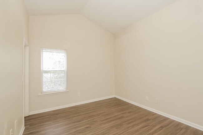 Building Photo - 1820 Charnell Ln