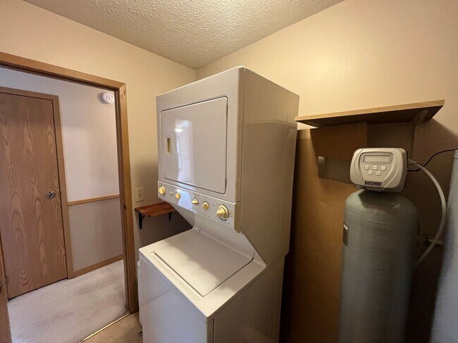 Building Photo - 2541 Neil Armstrong Dr