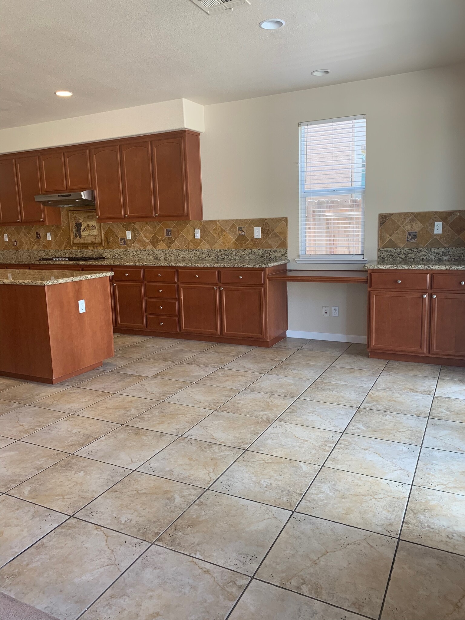 Building Photo - 1205 Imperial Lily Dr