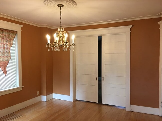 Building Photo - 125 N 9th Ave E