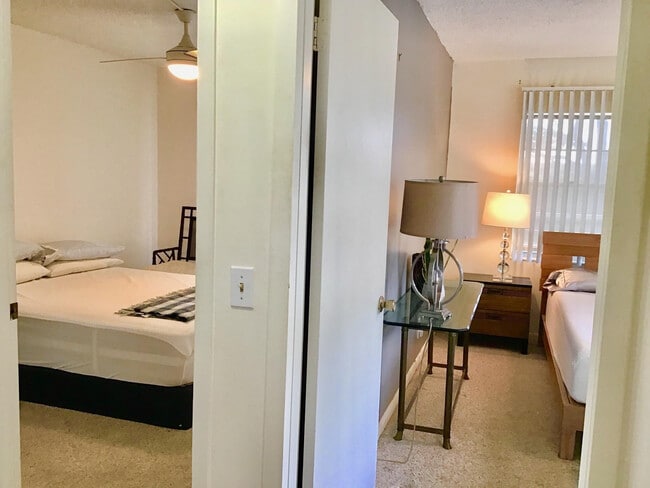 Building Photo - 438 Mansfield K