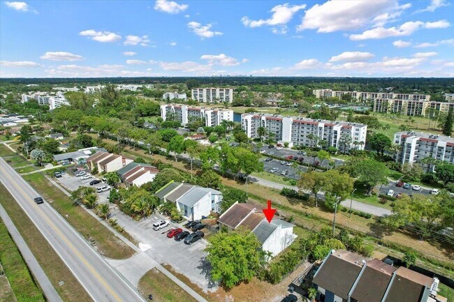 Building Photo - 3666 Pinehurst Dr