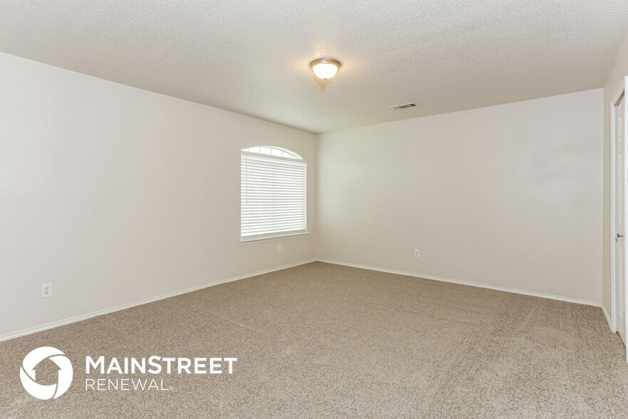 Building Photo - 1954 Pin Oak Ln