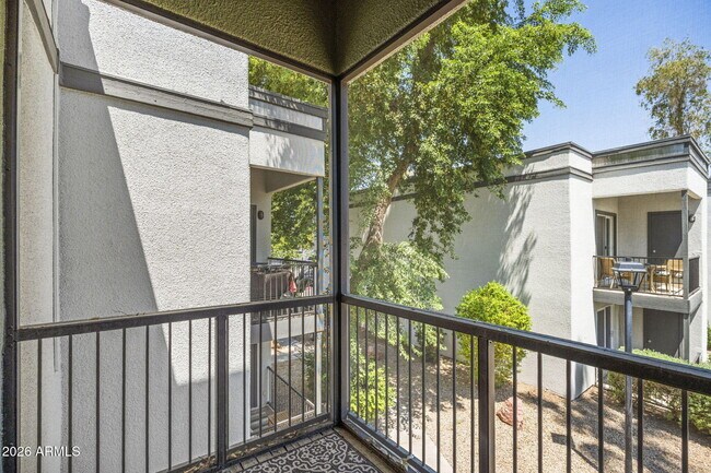 Building Photo - 740 W Elm St