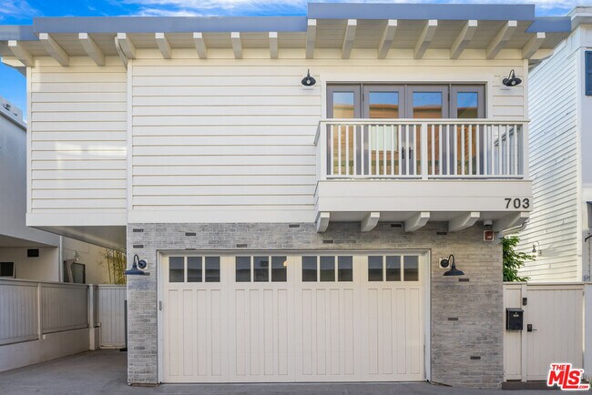 Building Photo - 703 Bayview Dr