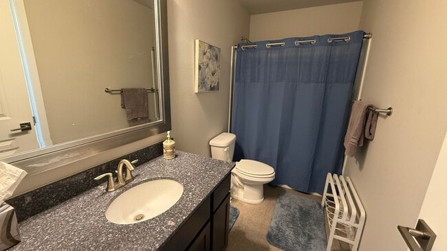 Building Photo - Upscale Furnished 2BR Townhouse in Downtow...