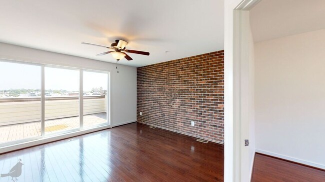 Building Photo - 517 Regent Pl NE