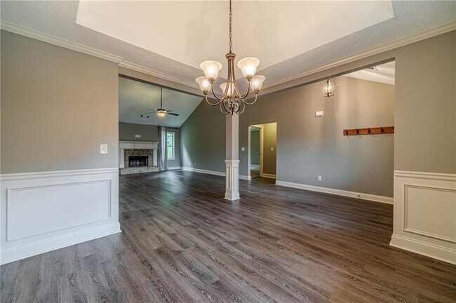 Building Photo - 511 Lena Dr