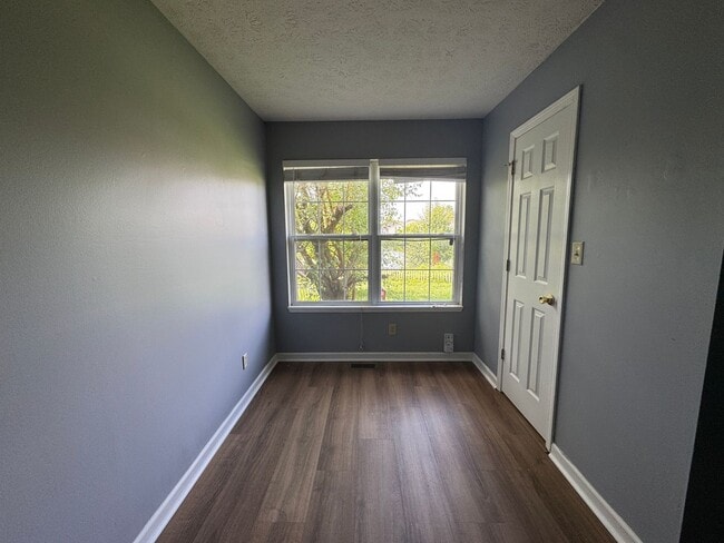 Building Photo - 1049 Mustang Ct