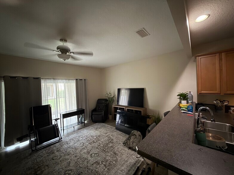 Family room - 13493 Prism Ct