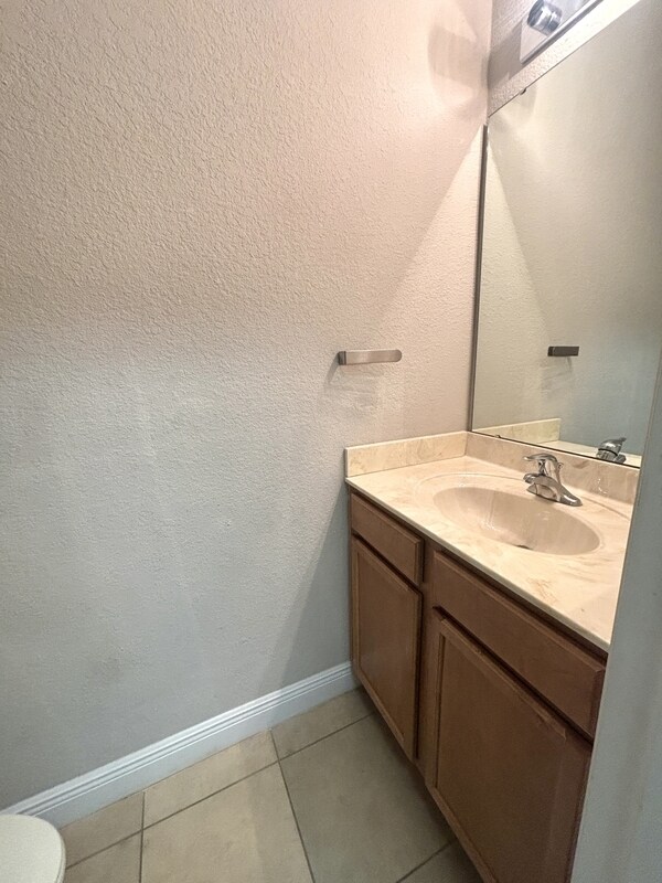 Building Photo - 13220 Fountainbleau Dr