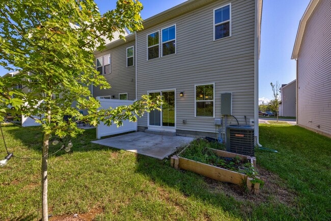 Building Photo - 4316 Summercrest Blvd