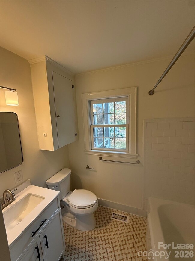 Building Photo - 2114 Brandon Cir