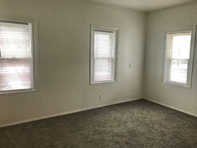 Building Photo - 918 Watson St SW