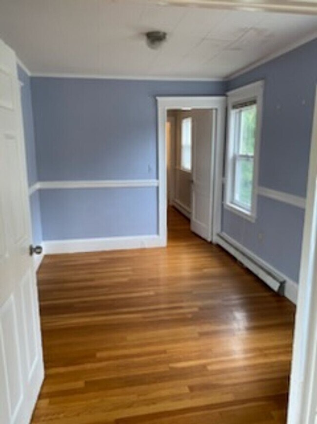 Building Photo - Lovely Brighton 4-bed, 2-bath Townhouse Near BC