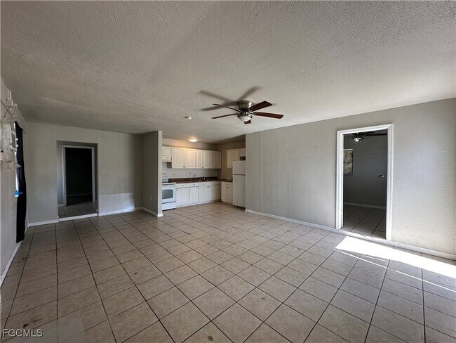 Building Photo - 2210 Cantor Ln