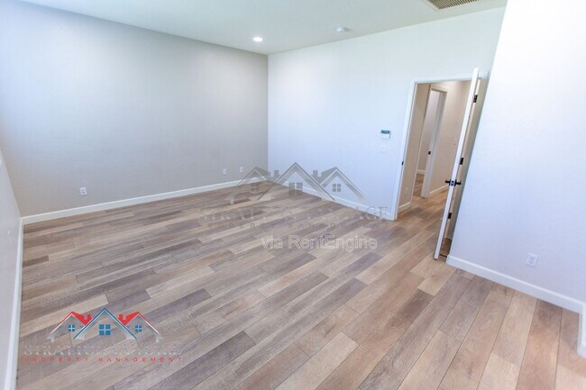 Building Photo - 14616 W Windward Ave