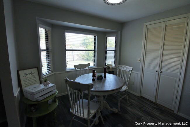 Building Photo - 1301 Del Norte Dr