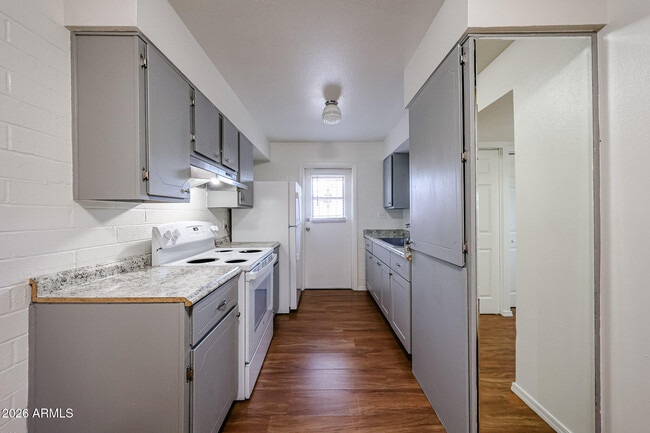 Building Photo - 2226 W Heatherbrae Dr