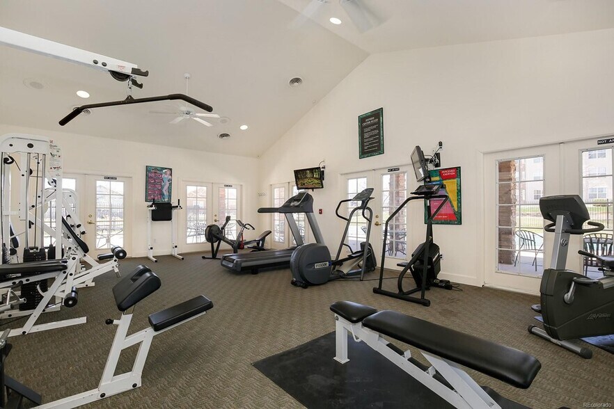 Building Photo - 12183 W Cross Dr