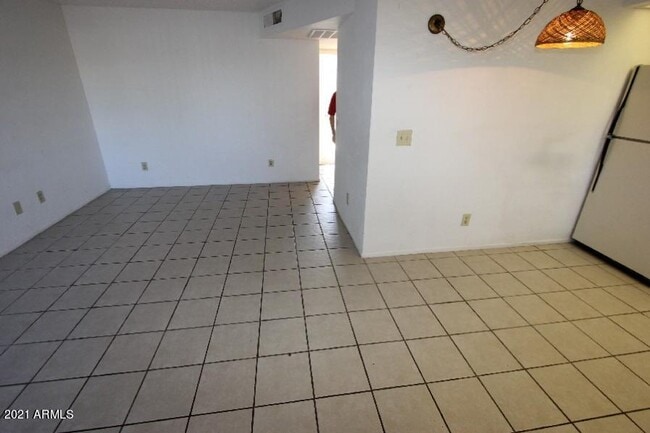 Building Photo - 45 N Phyllis