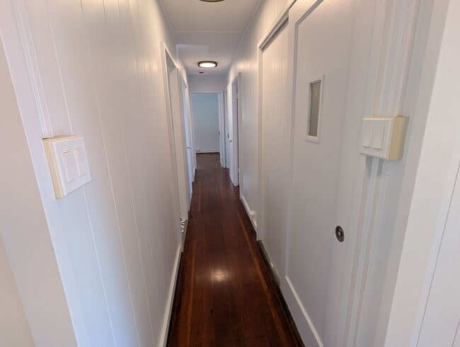 Building Photo - Ocean view upstairs 3 bed 2 bath 2 parking duplex near Likelike Hwy