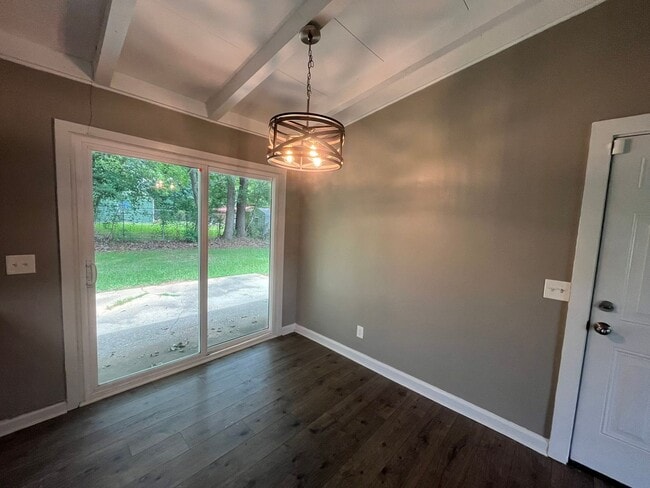 Building Photo - 2503 Broadmoor Dr