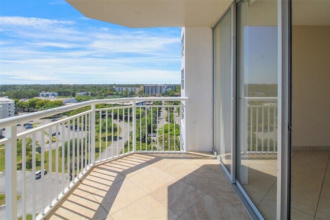 Building Photo - 18011 Biscayne Blvd