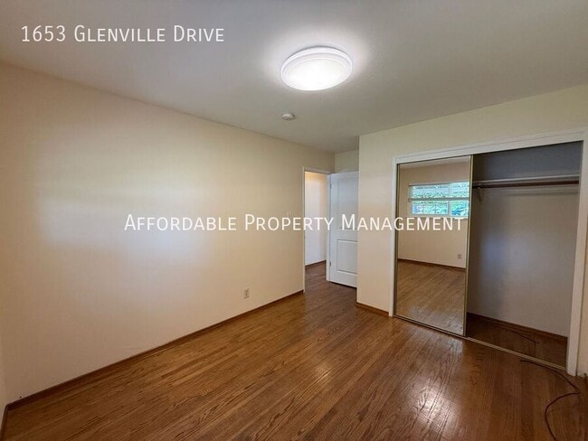 Building Photo - 1653 Glenville Dr