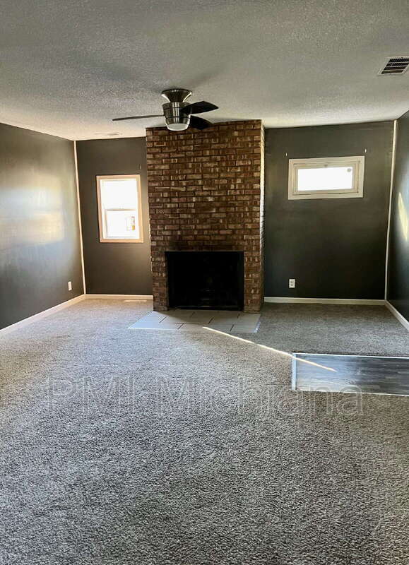 Building Photo - 261 N Kenmore St