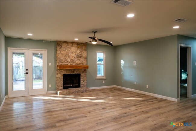 Building Photo - 9828 Briar Ridge Dr