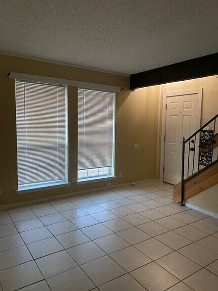 Building Photo - 6342 Walraven Cir