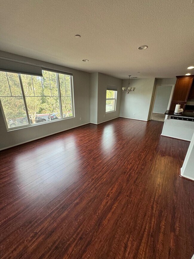 Building Photo - Beautiful 2 Bedroom, 2 Bathroom Oxnard Con...