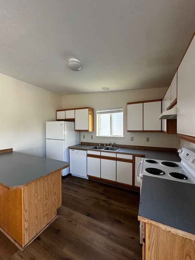 Building Photo - 43 N 25th Ave