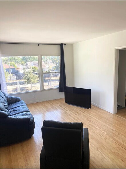 Building Photo - 11021 Culver Blvd