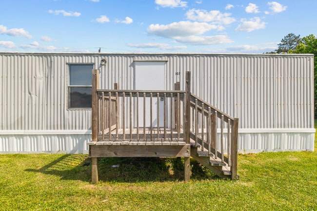 Building Photo - 107 Jodoc Dr