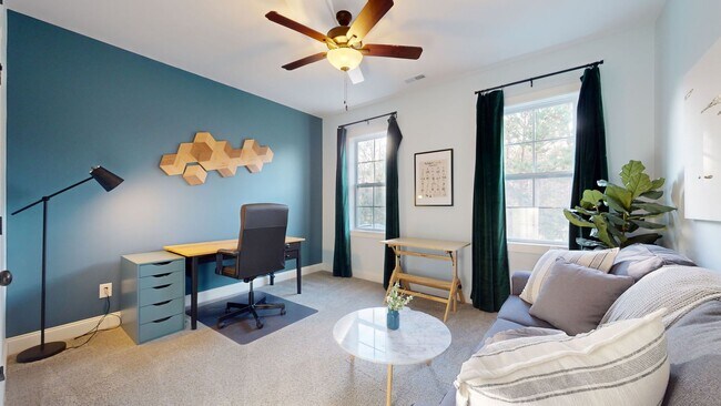 Building Photo - Luxury Home in gated Hampstead Community