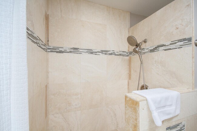 Building Photo - 7460 San Clemente Pl