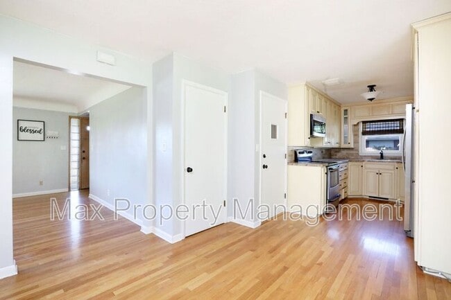 Building Photo - 7217 Maple Dr