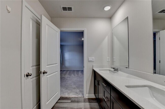 Building Photo - 2214 Whitworth St