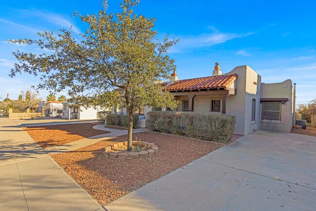 Building Photo - 2708 Richmond Ave