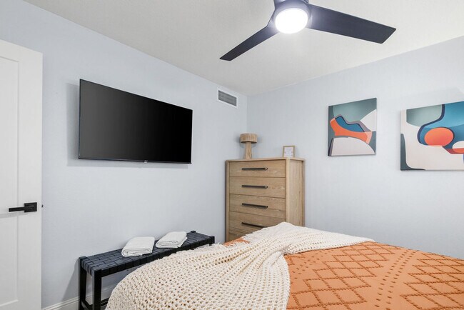 Building Photo - 8259 E Mulberry Ln