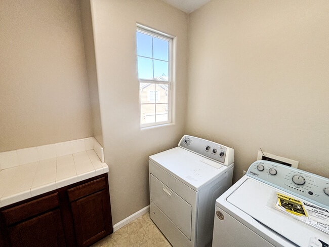 Building Photo - 5537 N Gates Ave