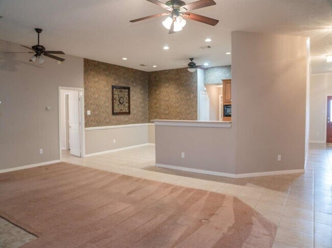 Building Photo - 3638 Desert Run Dr