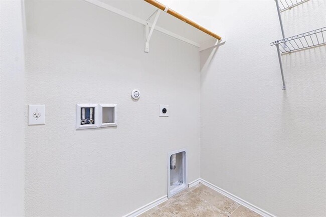 Building Photo - 111 Sandstone Trail