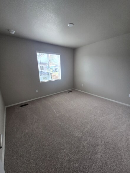 Building Photo - 4824 River Roads Dr