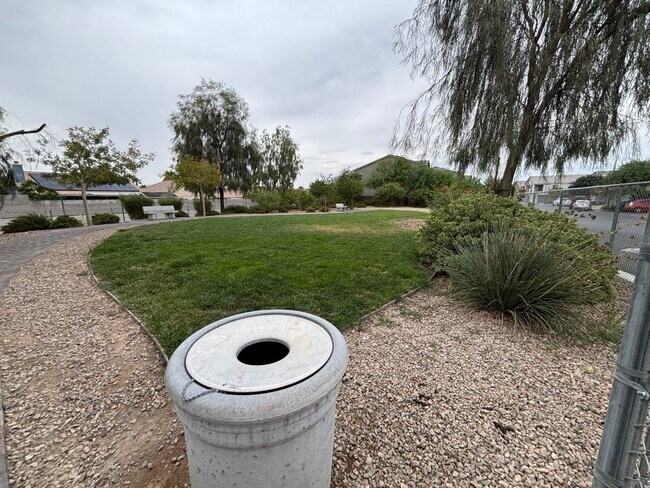 Building Photo - Beautiful Gated 3-Bed, 2.5-Bath Townhome in North Las Vegas!