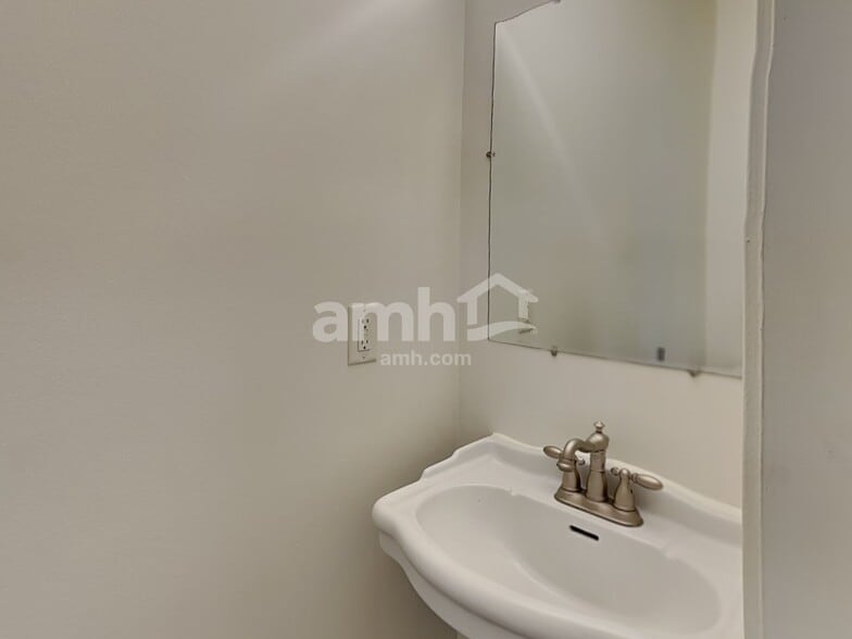 Building Photo - 405 Carphilly Ct